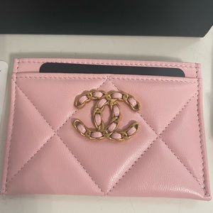 BNWT Pink CHANEL 19 Lambskin Card Holder